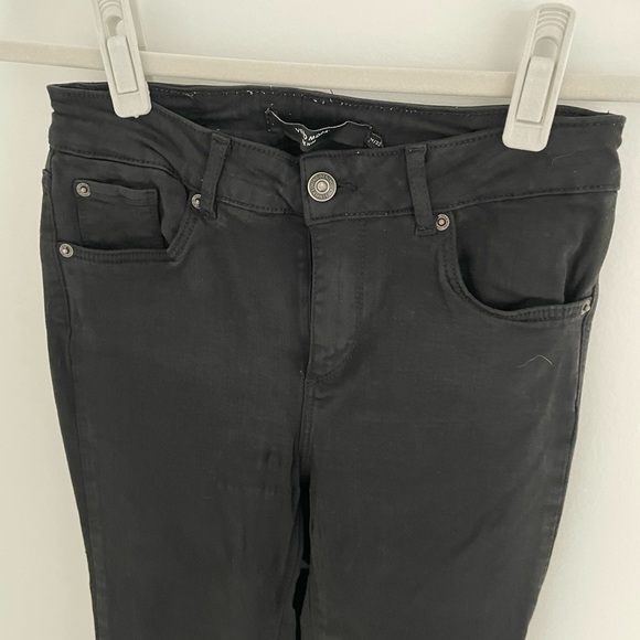 Vero Moda black skinny jeans, size medium/32 - Picture 2 of 6